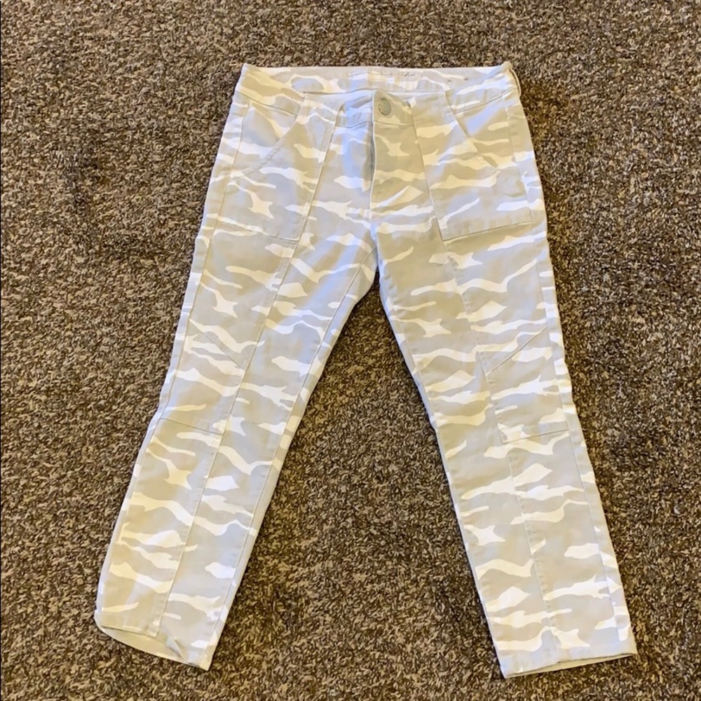 American Eagle Crop Jeggings Cream Camo
